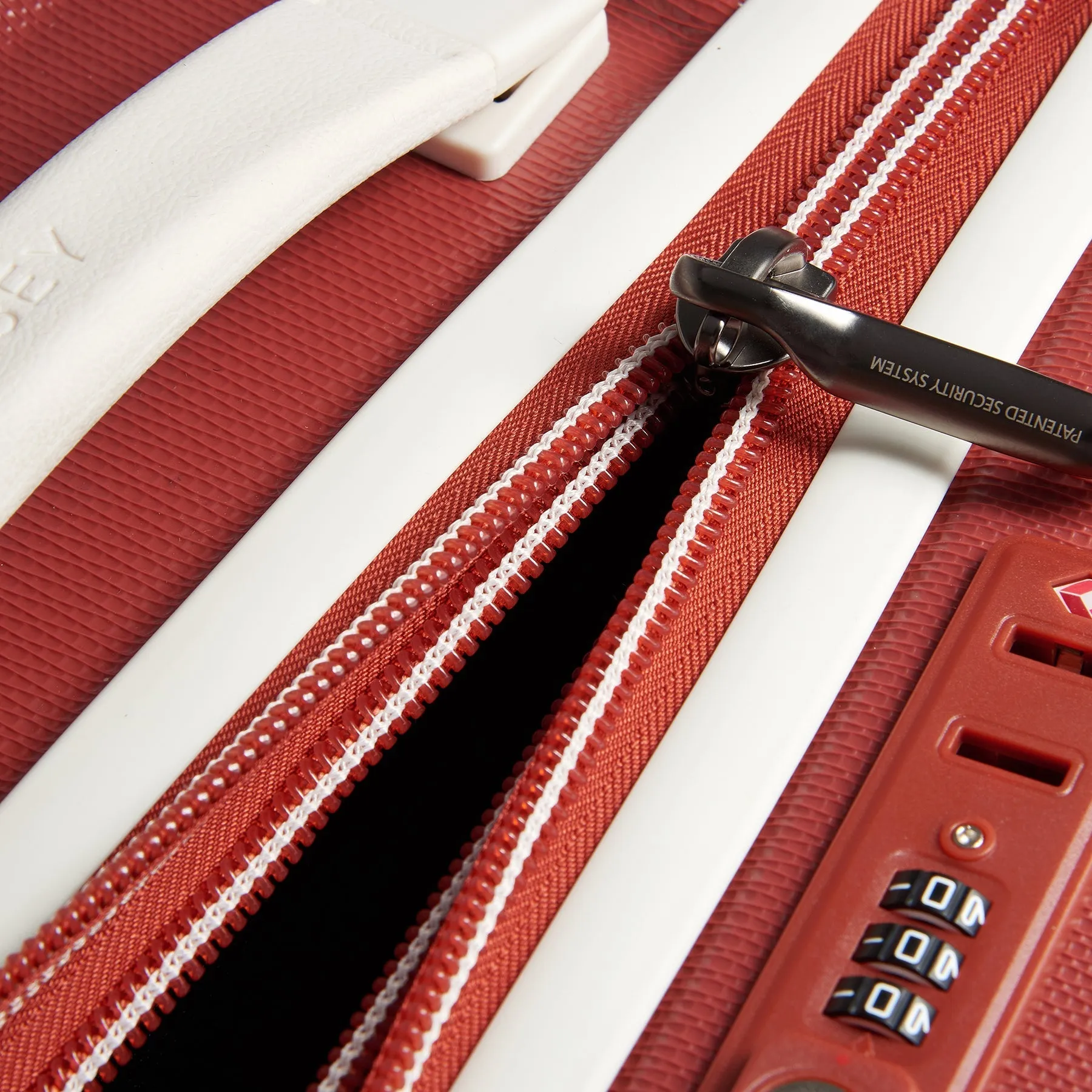 Delsey Chatelet Air 2.0 Checked 24" Spinner