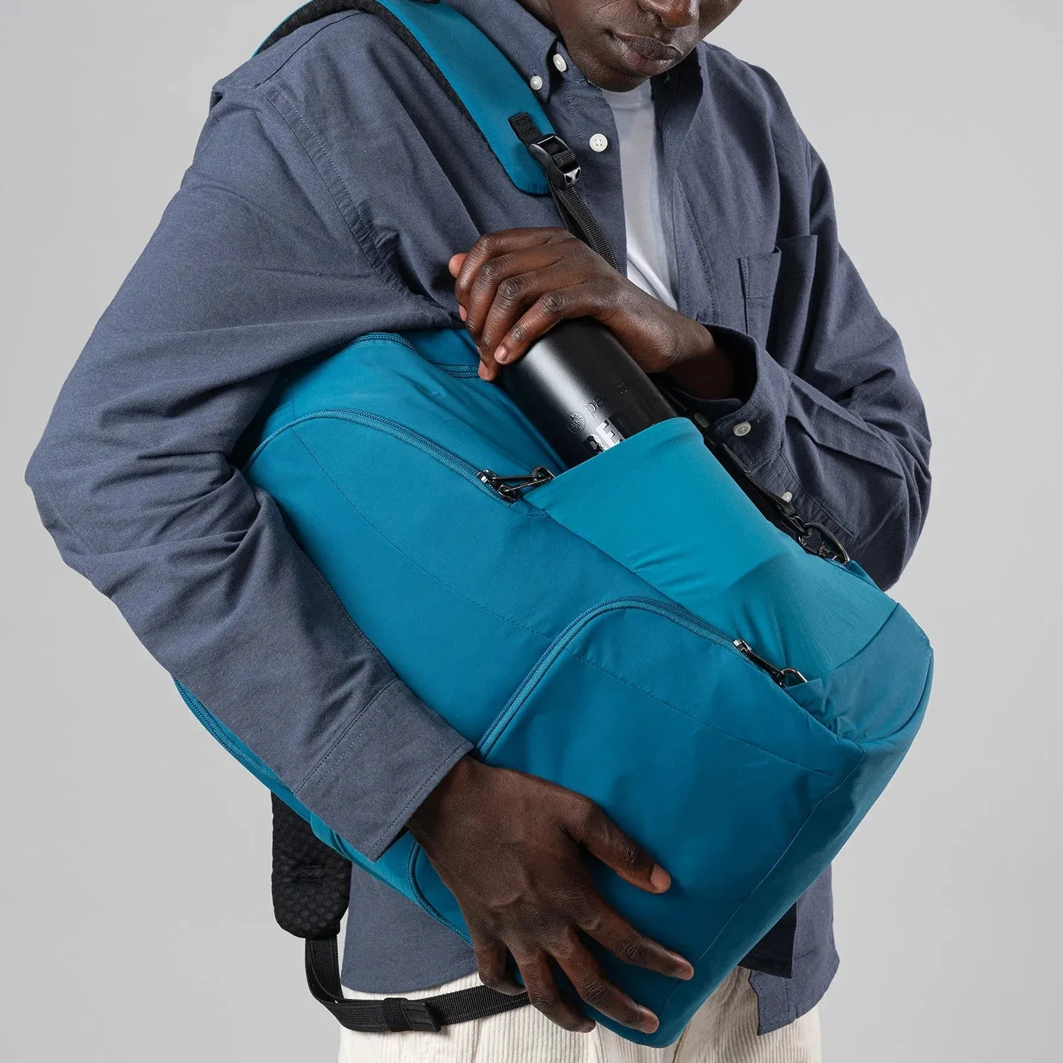 Pacsafe LS450 anti-theft 25L backpack