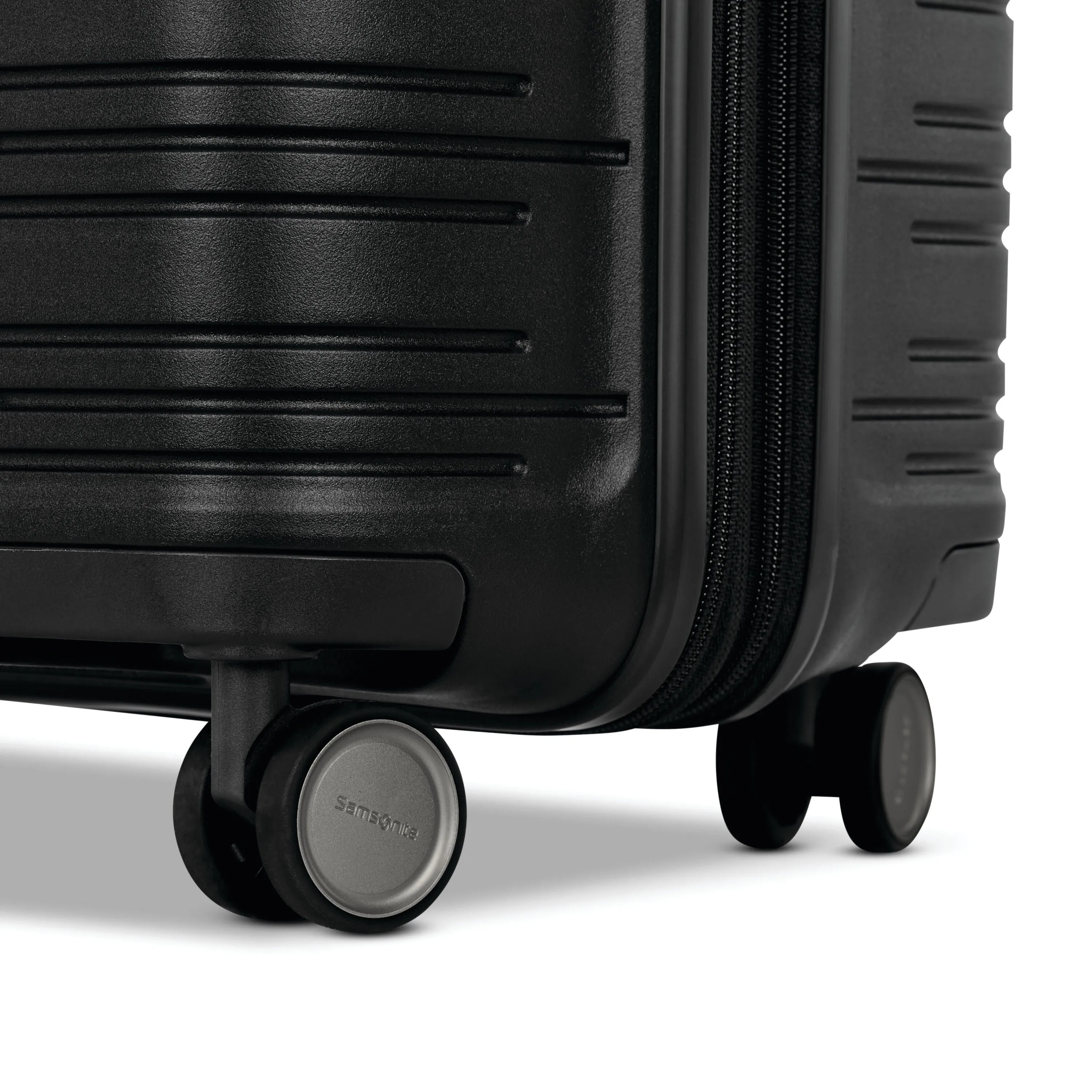 Samsonite Elevation Plus 22x14x9 Spinner