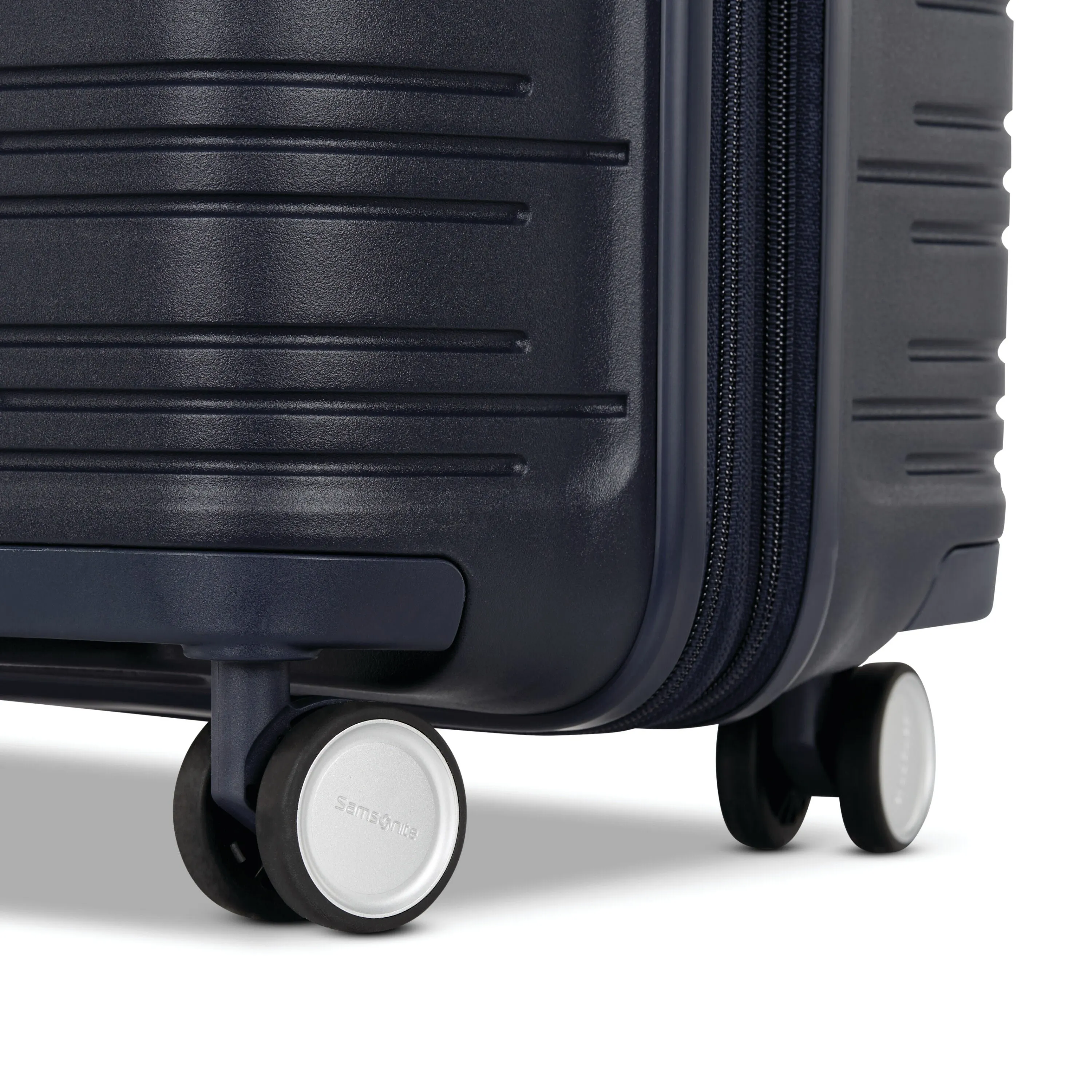 Samsonite Elevation Plus 22x14x9 Spinner