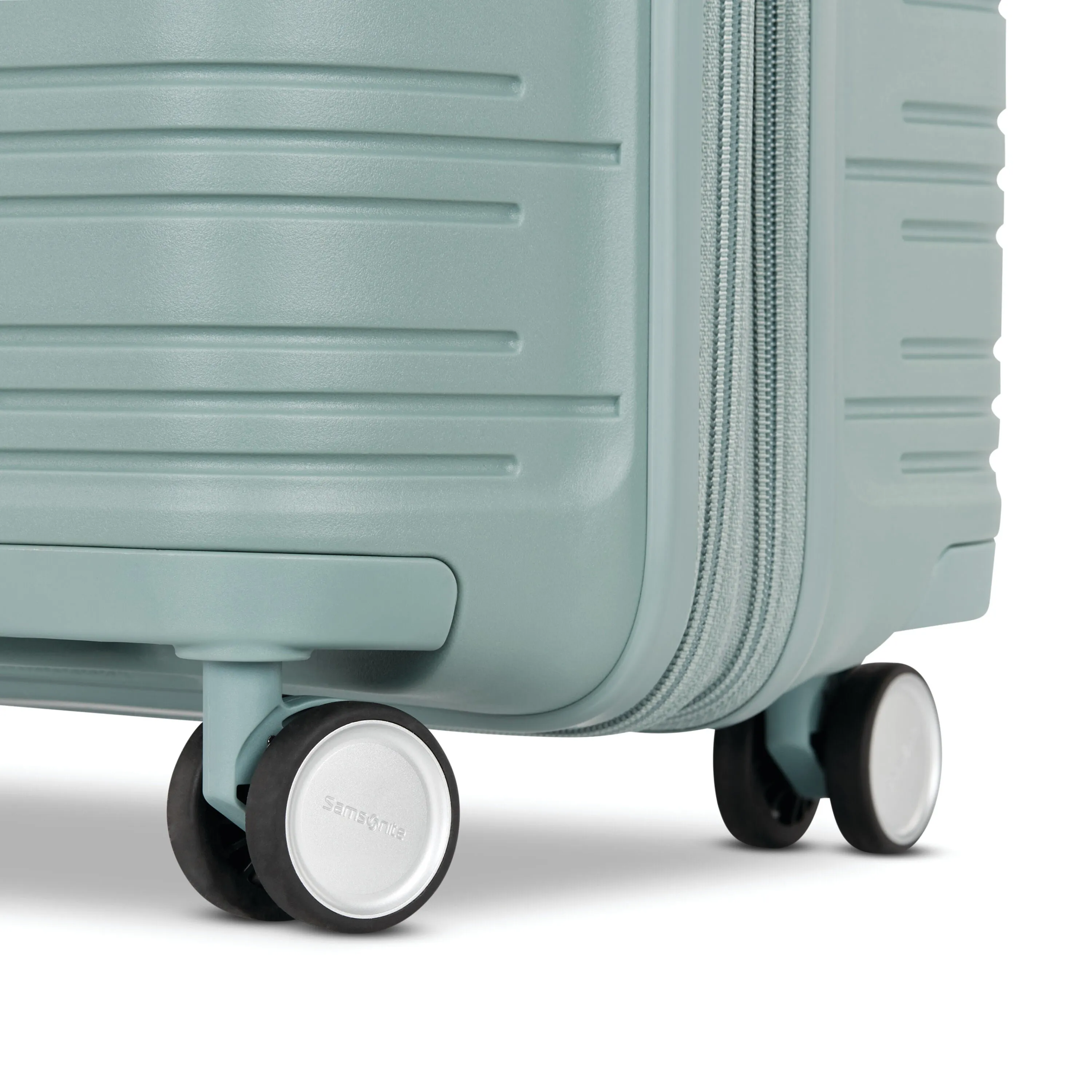 Samsonite Elevation Plus 22x14x9 Spinner