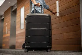 Samsonite Outline Pro 22 x 14 x 9 Carry-on Spinner