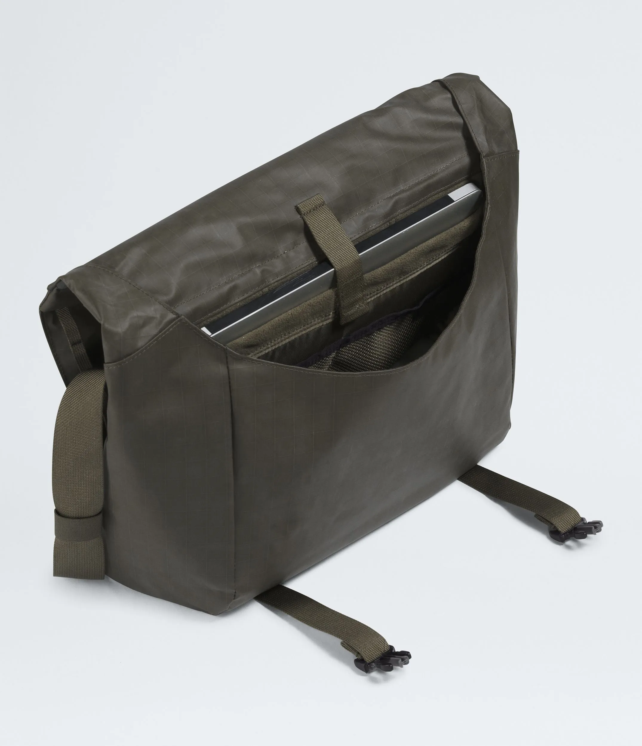 The North Face Base Camp Voyager Messenger Bag